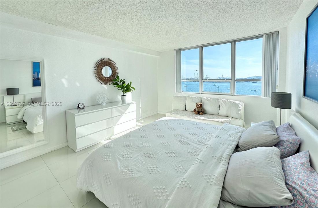 For Rent: $3,800 (1 beds, 1 baths, 729 Square Feet)