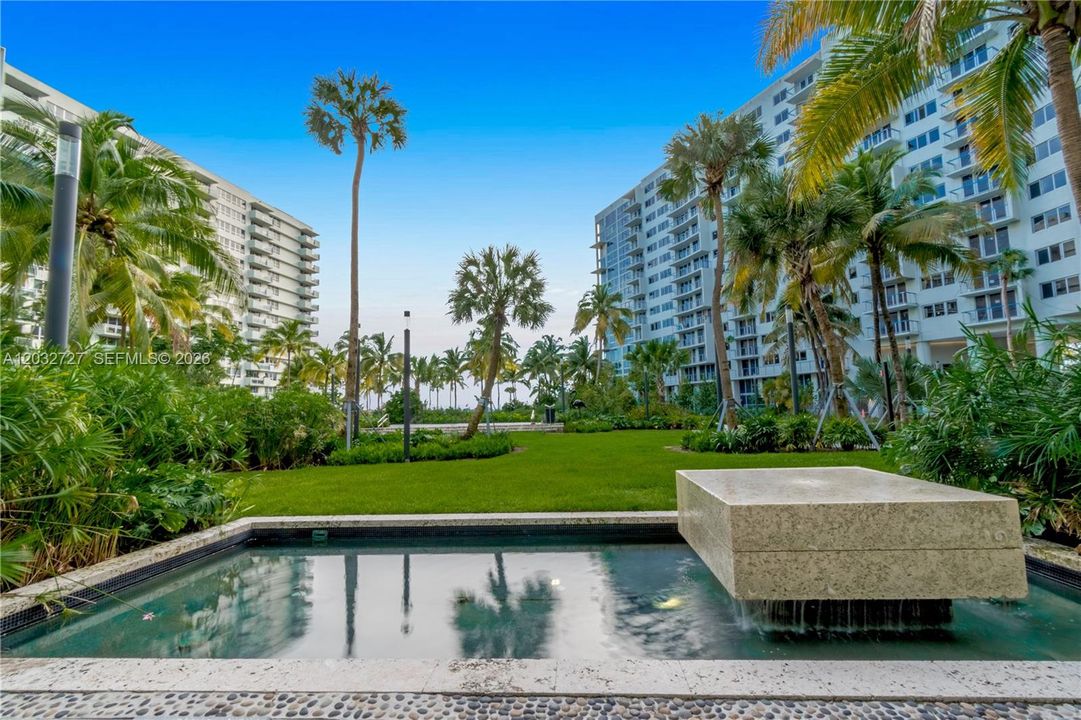 For Rent: $3,800 (1 beds, 1 baths, 729 Square Feet)
