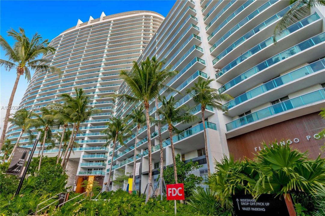 For Rent: $3,800 (1 beds, 1 baths, 729 Square Feet)