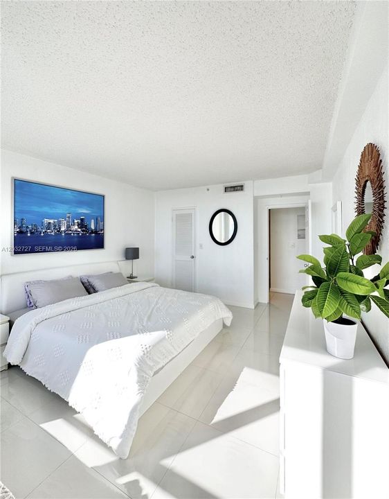 For Rent: $3,800 (1 beds, 1 baths, 729 Square Feet)