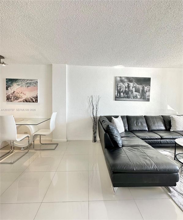For Rent: $3,800 (1 beds, 1 baths, 729 Square Feet)