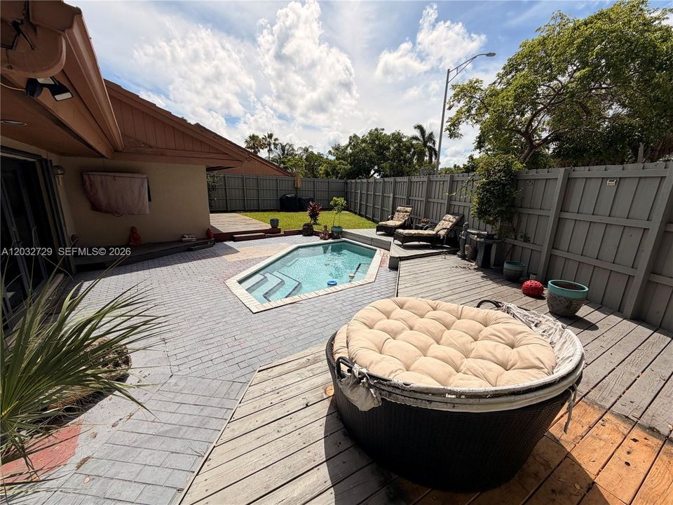 For Rent: $3,300 (3 beds, 2 baths, 1705 Square Feet)