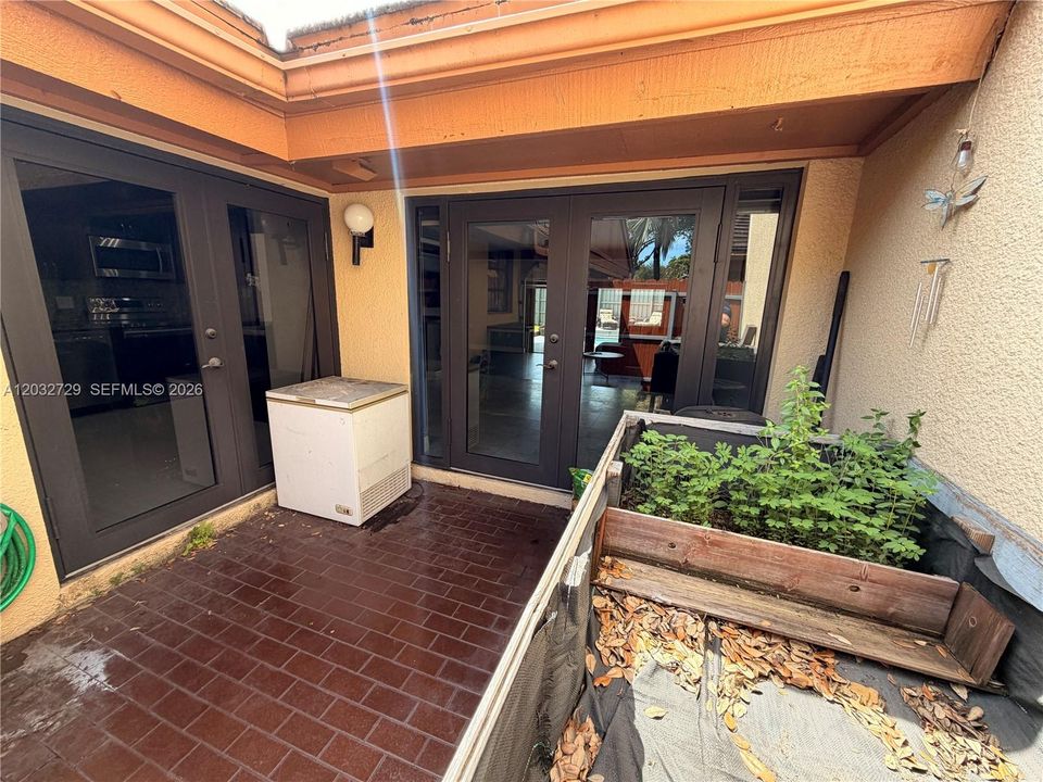For Rent: $3,300 (3 beds, 2 baths, 1705 Square Feet)