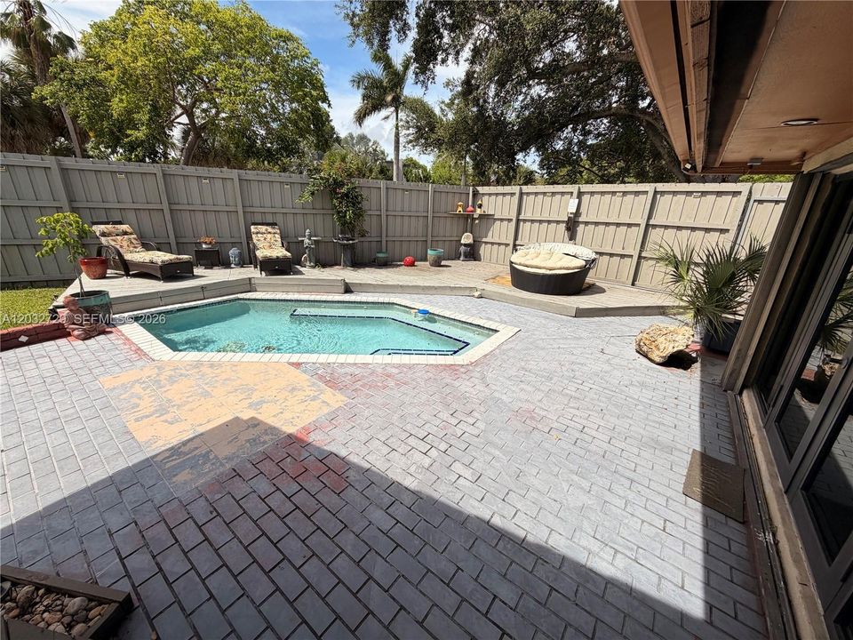 For Rent: $3,300 (3 beds, 2 baths, 1705 Square Feet)