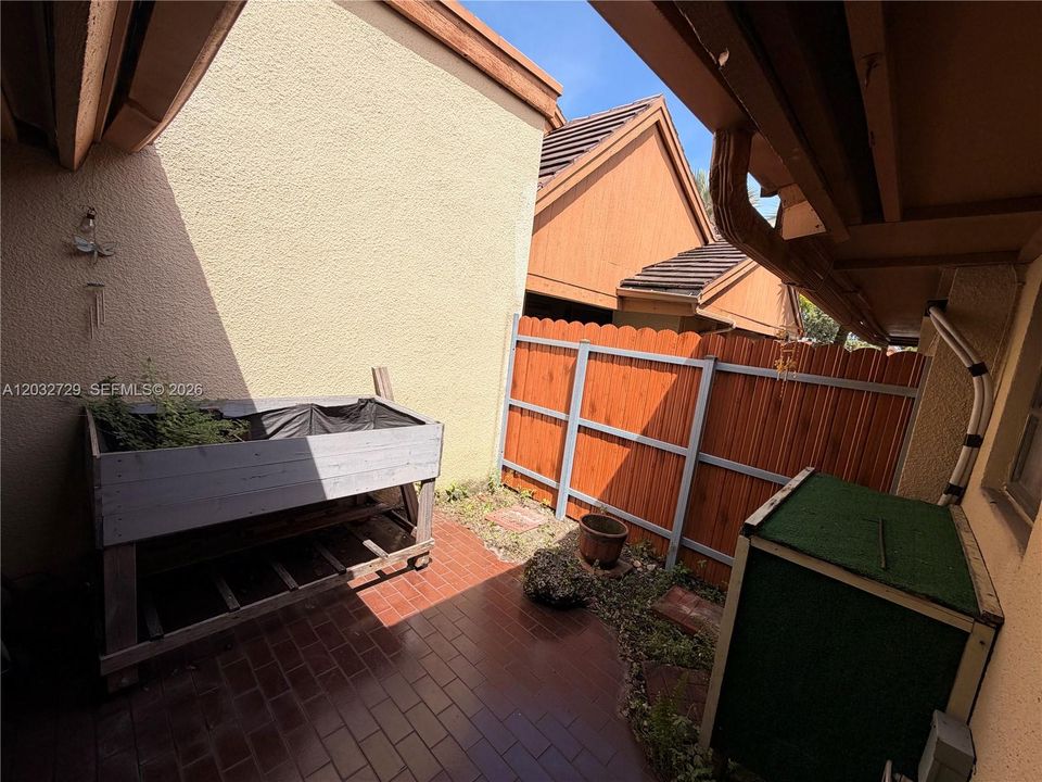 For Rent: $3,300 (3 beds, 2 baths, 1705 Square Feet)