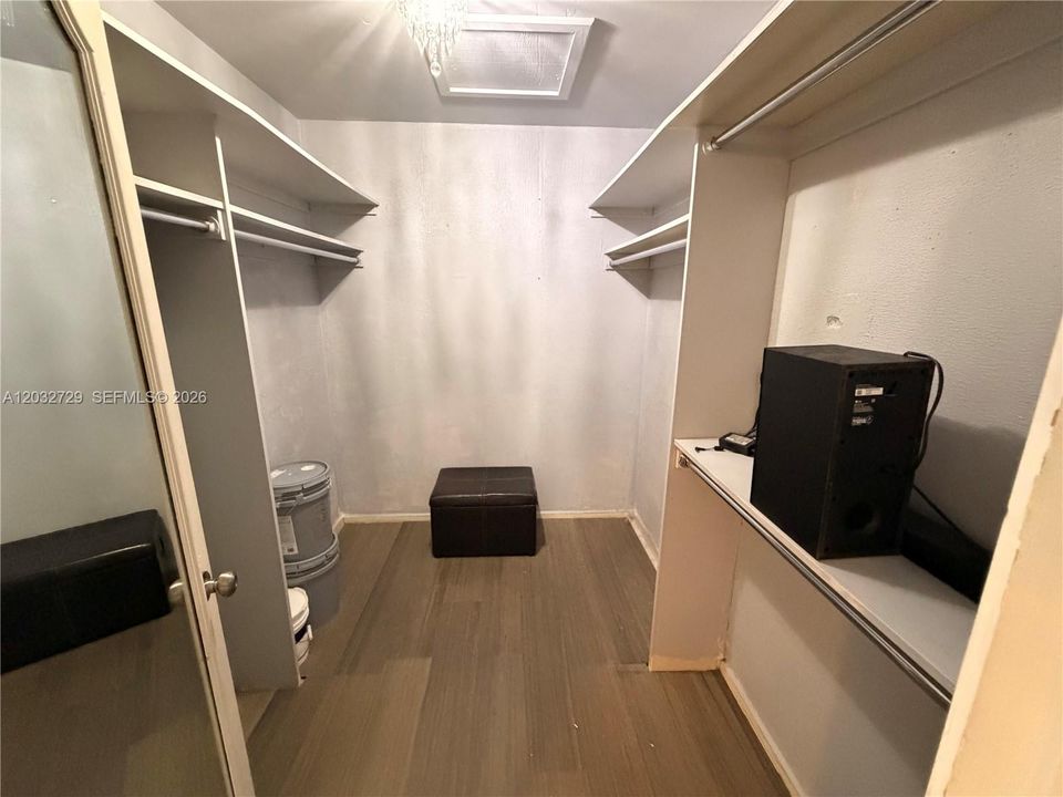 For Rent: $3,300 (3 beds, 2 baths, 1705 Square Feet)