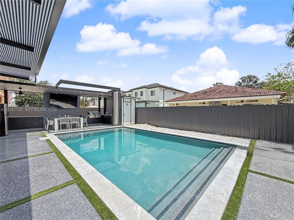 For Sale: $1,250,000 (5 beds, 4 baths, 2437 Square Feet)