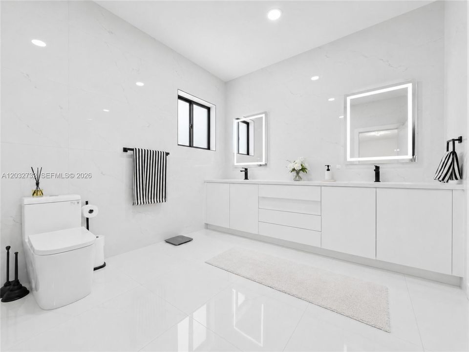 For Sale: $1,250,000 (5 beds, 4 baths, 2437 Square Feet)