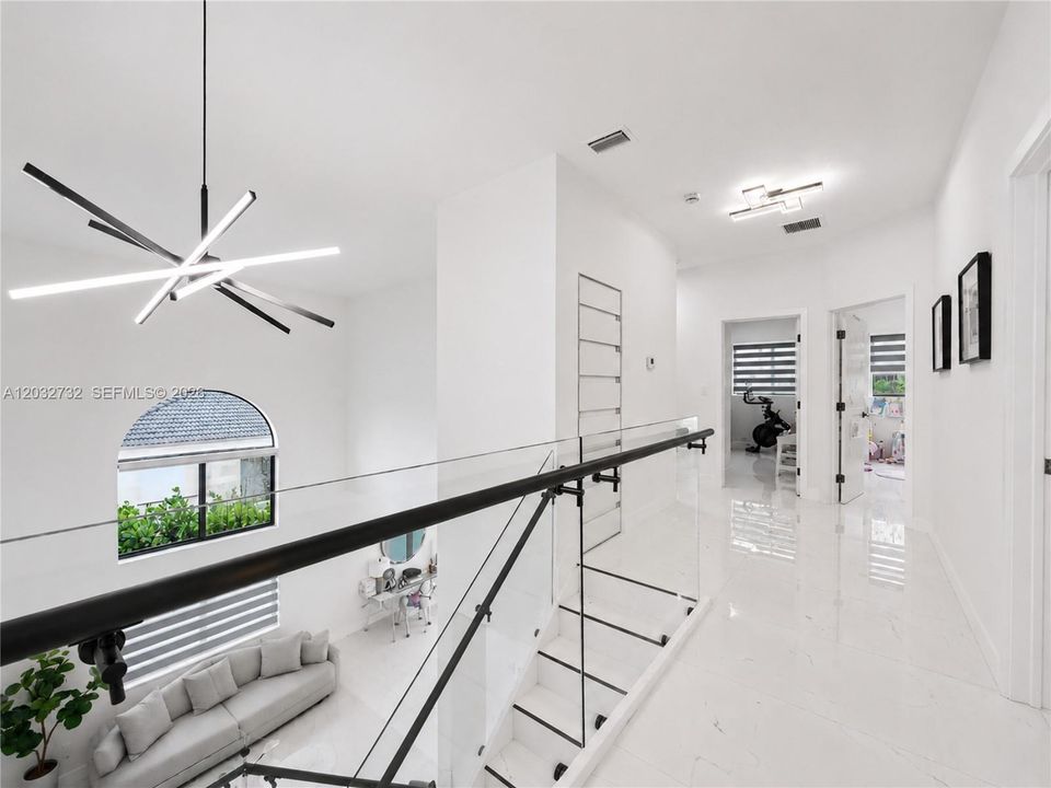 For Sale: $1,250,000 (5 beds, 4 baths, 2437 Square Feet)