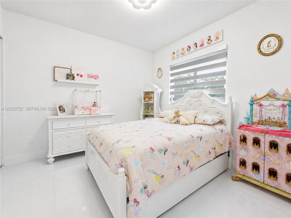 For Sale: $1,250,000 (5 beds, 4 baths, 2437 Square Feet)