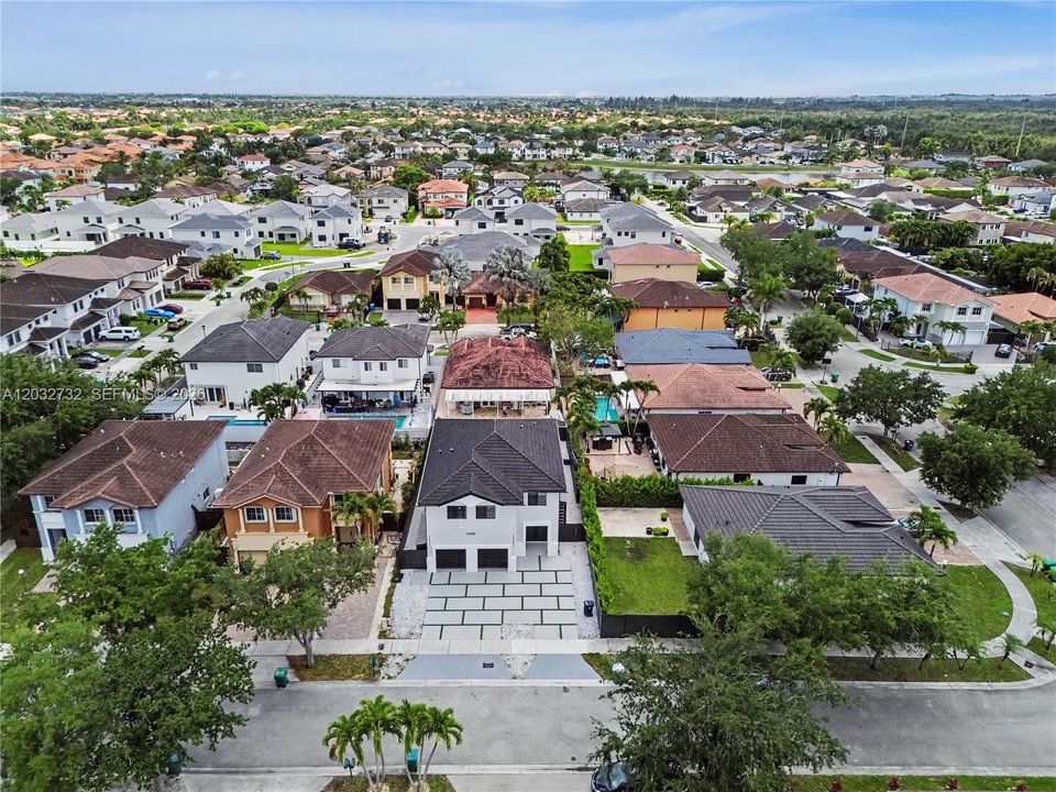 For Sale: $1,250,000 (5 beds, 4 baths, 2437 Square Feet)