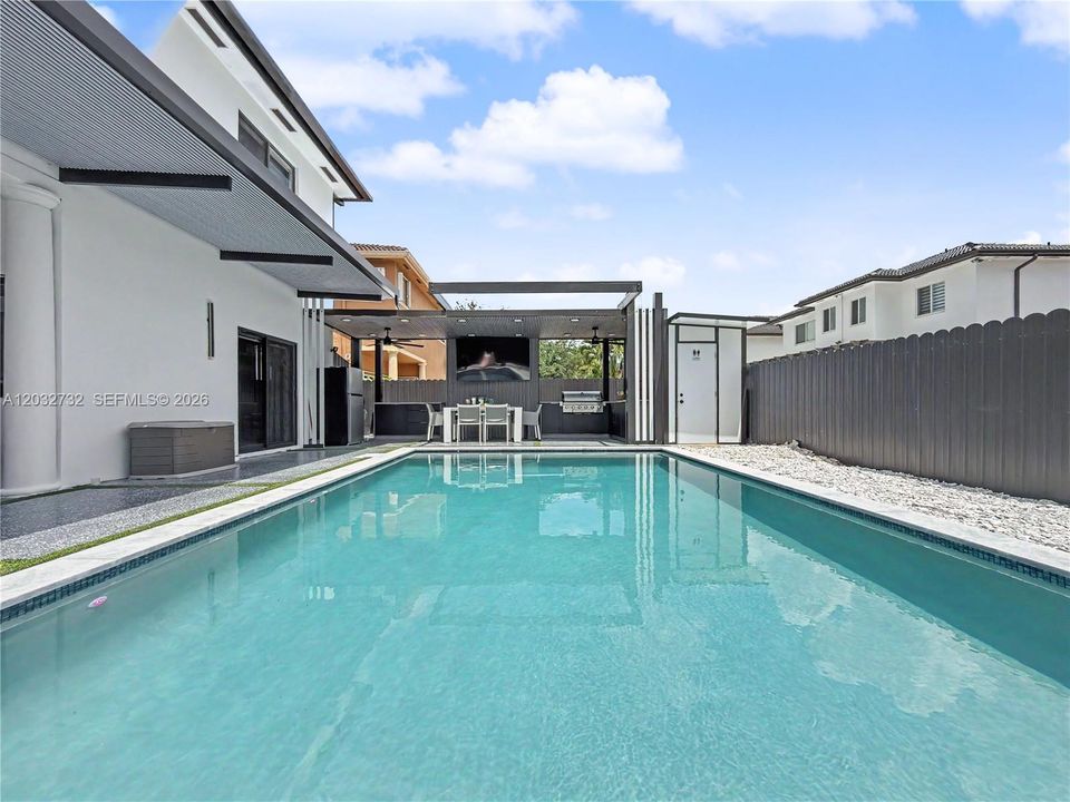 For Sale: $1,250,000 (5 beds, 4 baths, 2437 Square Feet)