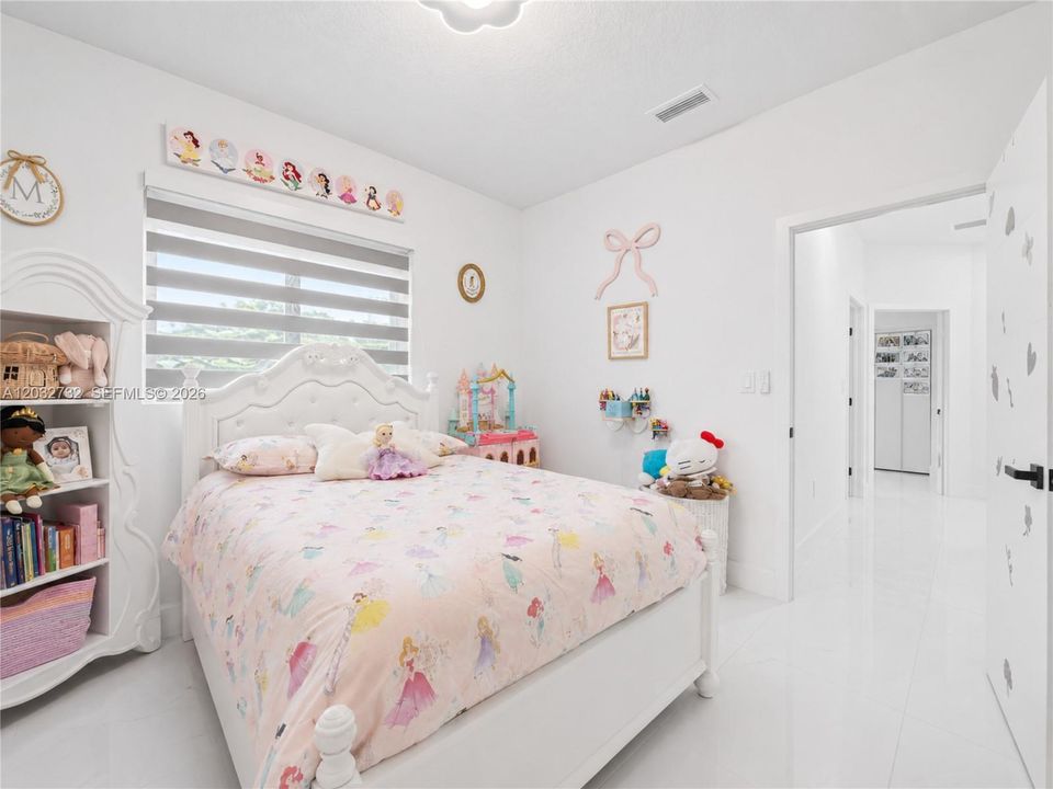 For Sale: $1,250,000 (5 beds, 4 baths, 2437 Square Feet)