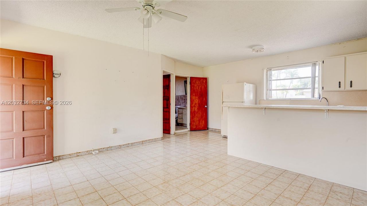 На продажу: $999,999 (5 спален, 4 ванн, 1949 Квадратных фут)