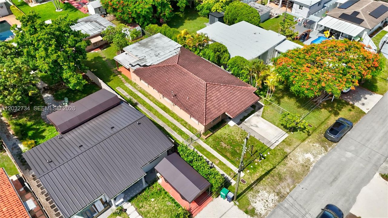 На продажу: $999,999 (5 спален, 4 ванн, 1949 Квадратных фут)