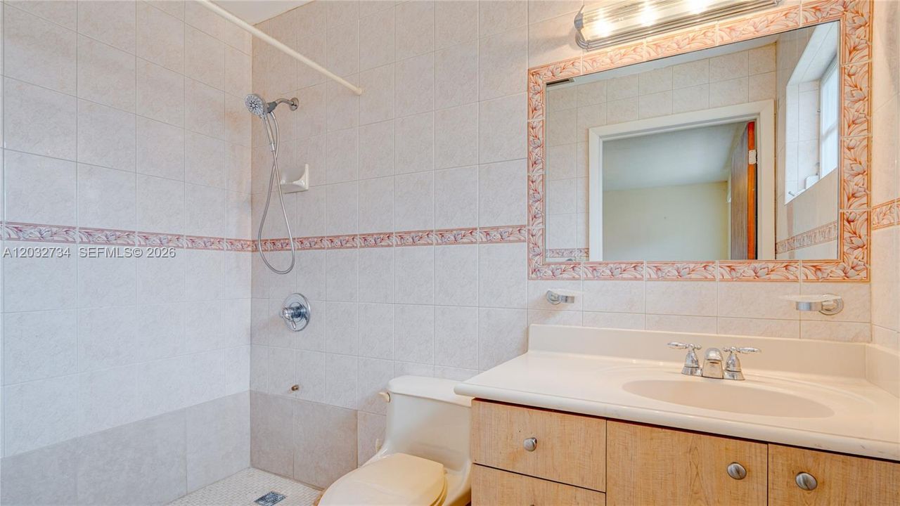 На продажу: $999,999 (5 спален, 4 ванн, 1949 Квадратных фут)