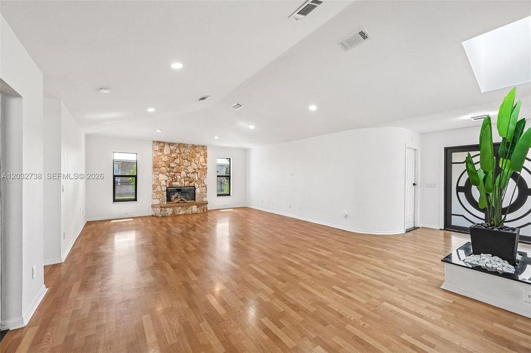 En Venta: $549,200 (3 camas, 2 baños, 1746 Pies cuadrados)