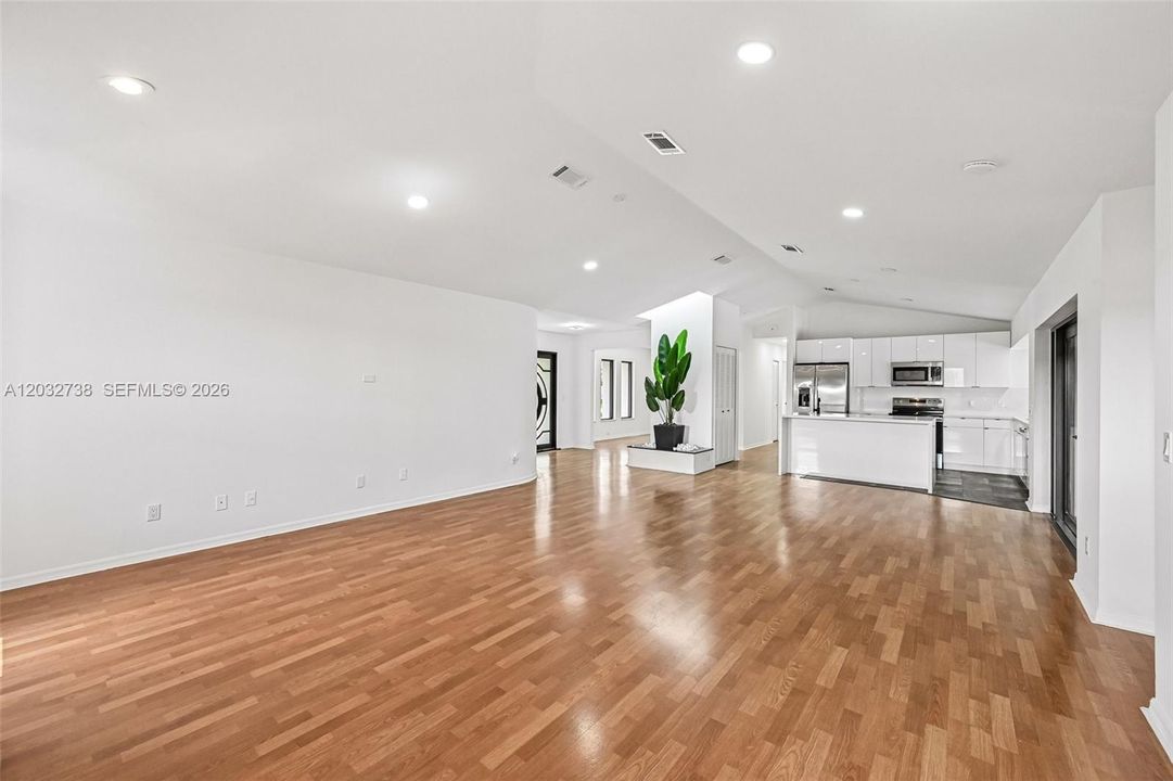 En Venta: $549,200 (3 camas, 2 baños, 1746 Pies cuadrados)