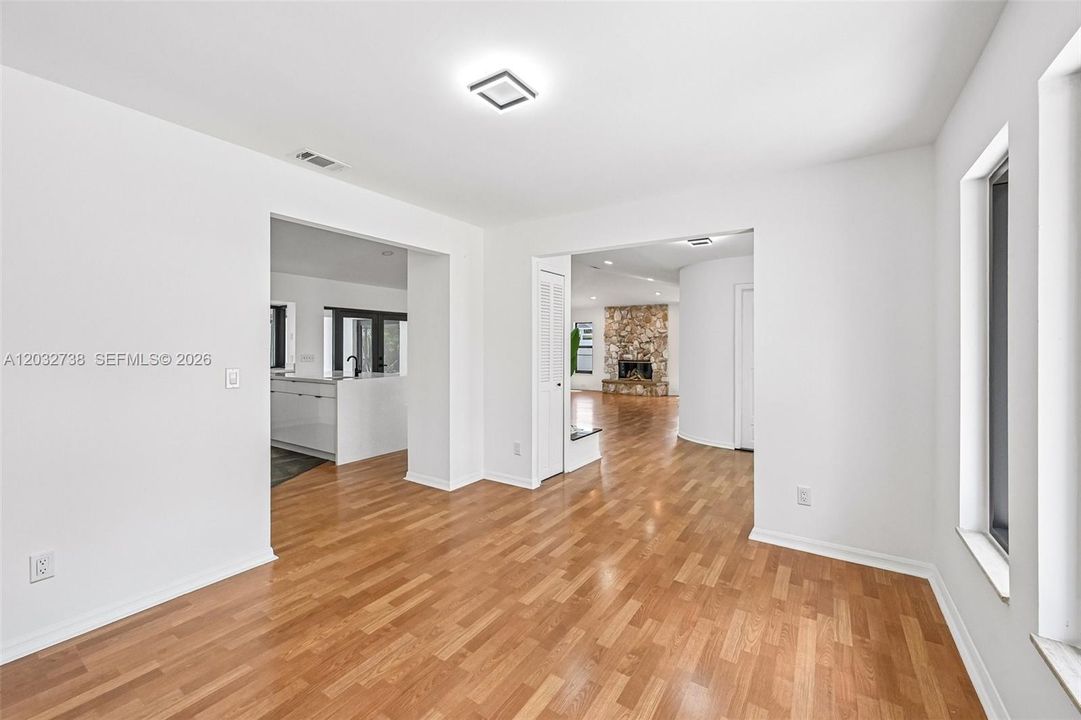 En Venta: $549,200 (3 camas, 2 baños, 1746 Pies cuadrados)