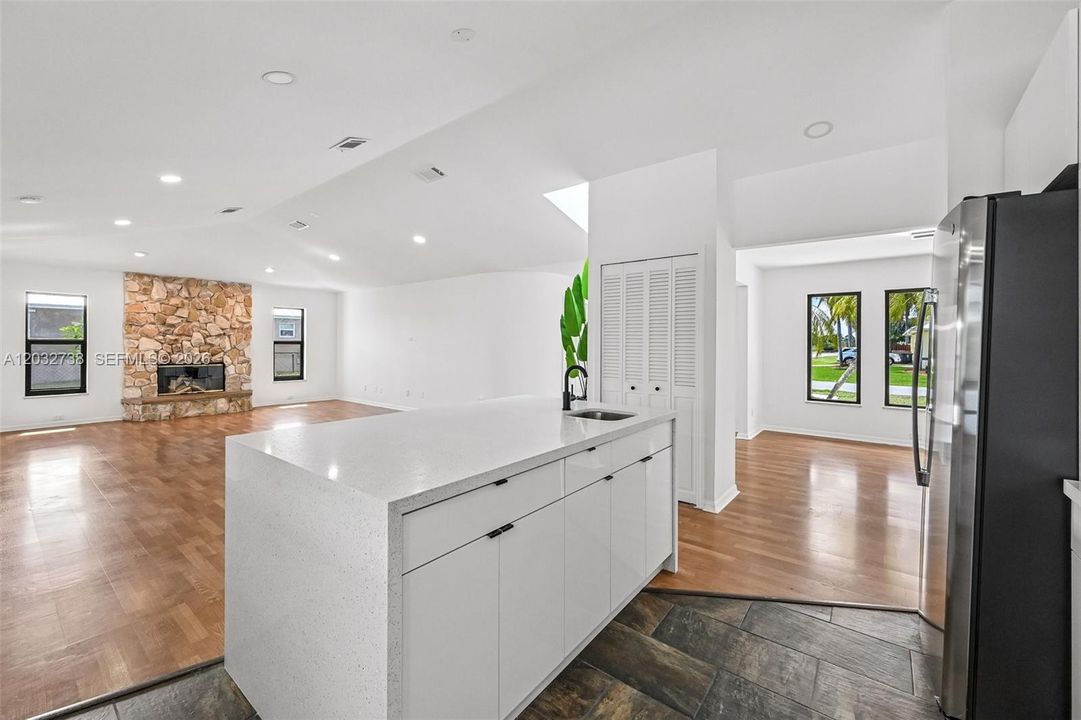 En Venta: $549,200 (3 camas, 2 baños, 1746 Pies cuadrados)