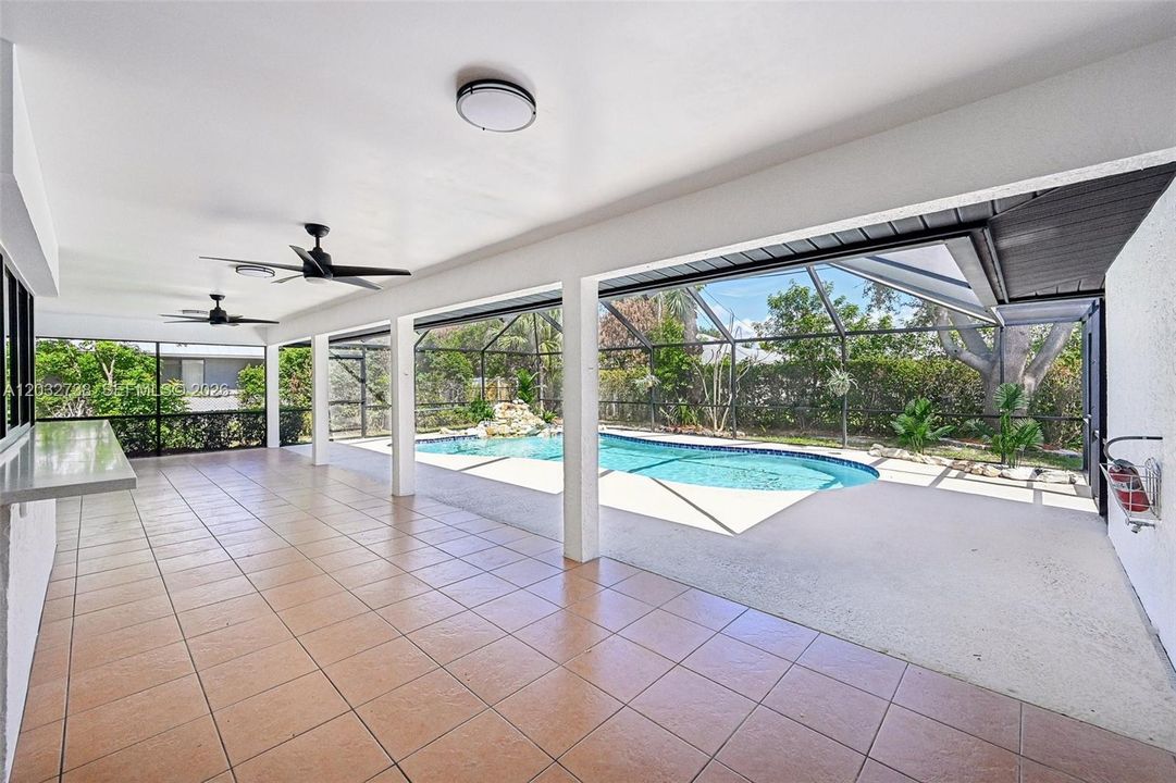 En Venta: $549,200 (3 camas, 2 baños, 1746 Pies cuadrados)