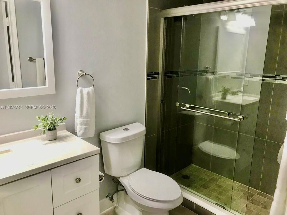 For Rent: $2,150 (2 beds, 2 baths, 912 Square Feet)