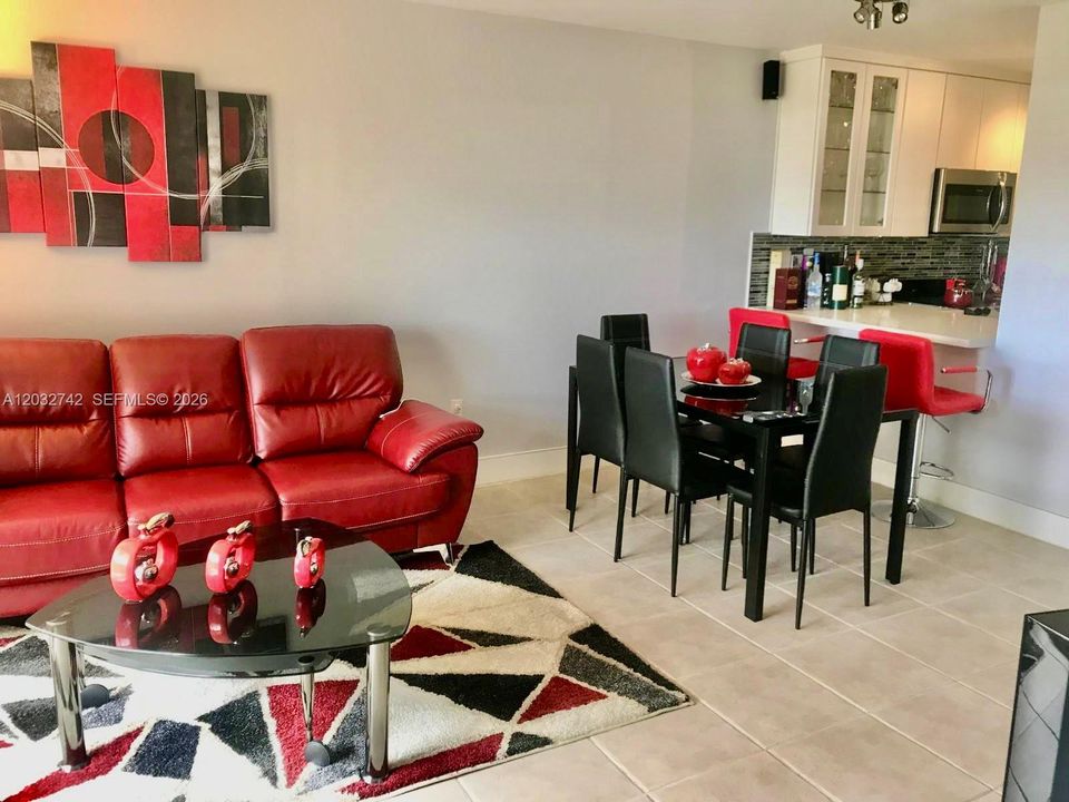 For Rent: $2,150 (2 beds, 2 baths, 912 Square Feet)