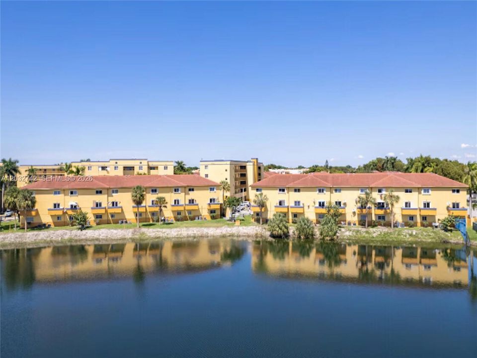 For Rent: $2,150 (2 beds, 2 baths, 912 Square Feet)