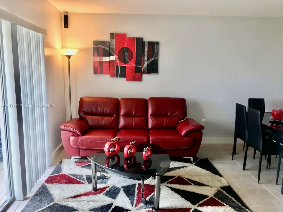 For Rent: $2,150 (2 beds, 2 baths, 912 Square Feet)