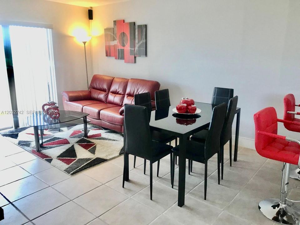 For Rent: $2,150 (2 beds, 2 baths, 912 Square Feet)