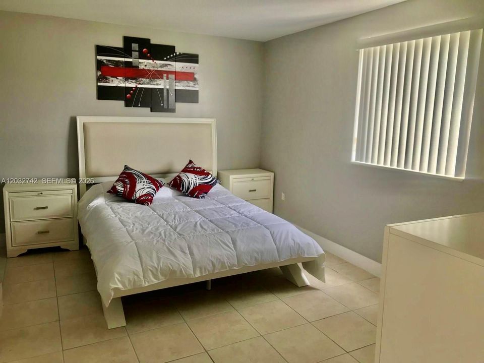 For Rent: $2,150 (2 beds, 2 baths, 912 Square Feet)