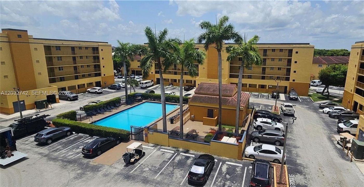For Rent: $2,150 (2 beds, 2 baths, 912 Square Feet)