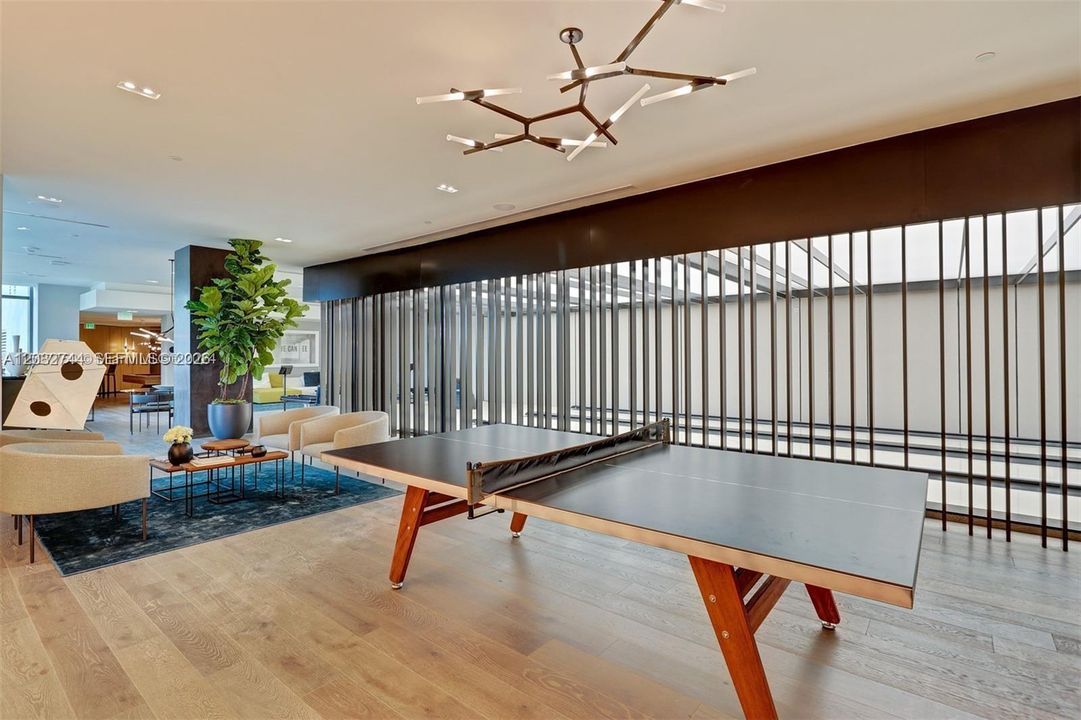 For Rent: $6,100 (2 beds, 2 baths, 1057 Square Feet)