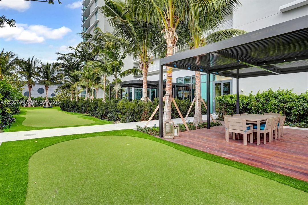 For Rent: $6,100 (2 beds, 2 baths, 1057 Square Feet)