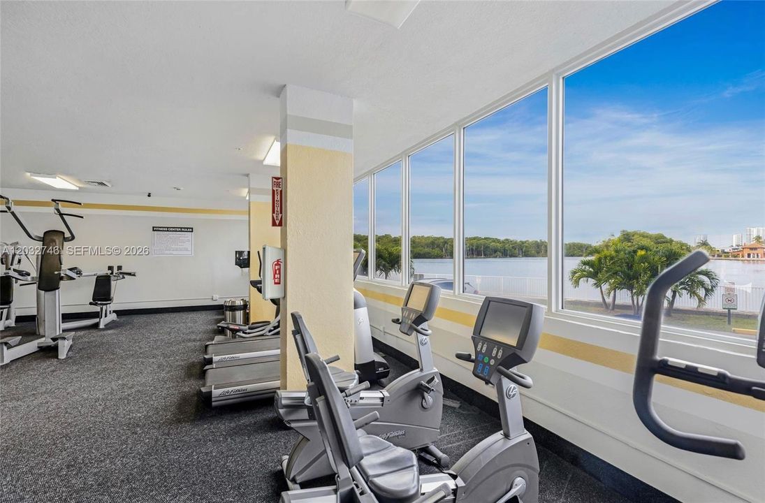 For Sale: $229,000 (1 beds, 1 baths, 705 Square Feet)