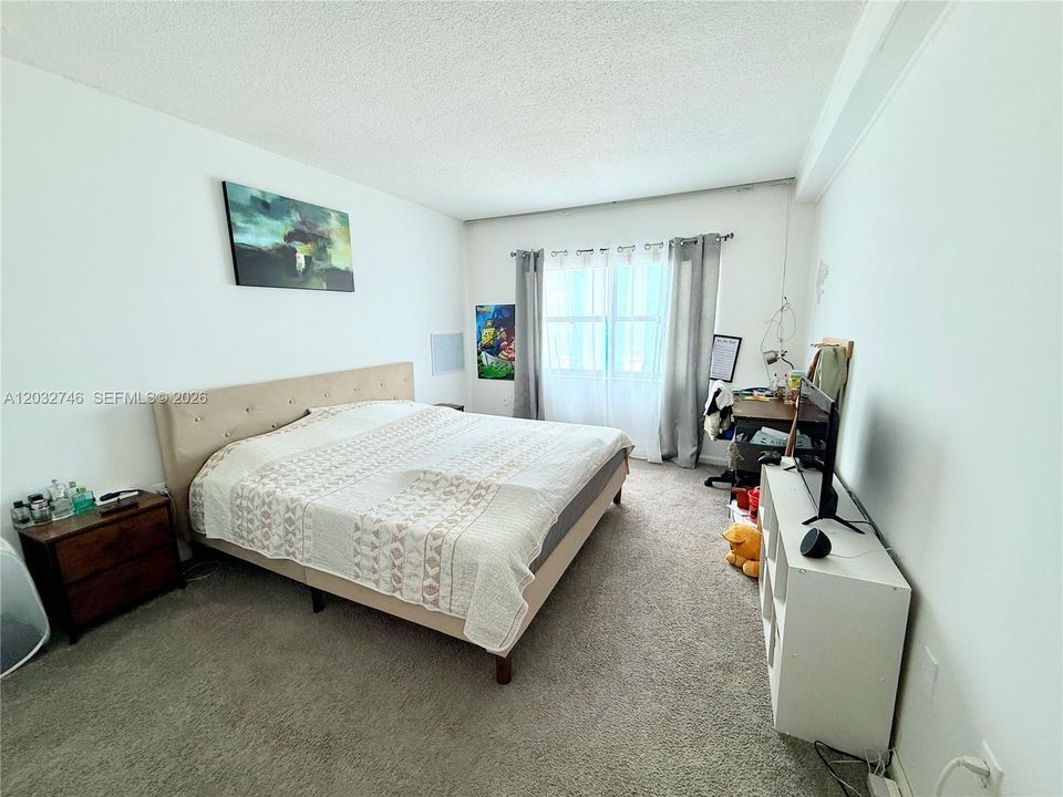 For Sale: $229,000 (1 beds, 1 baths, 705 Square Feet)