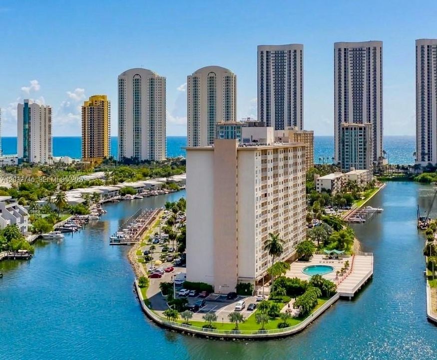 На продажу: $229,000 (1 спален, 1 ванн, 705 Квадратных фут)