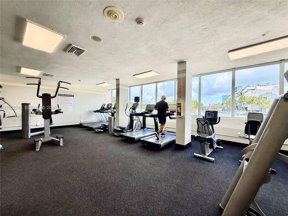 For Sale: $229,000 (1 beds, 1 baths, 705 Square Feet)