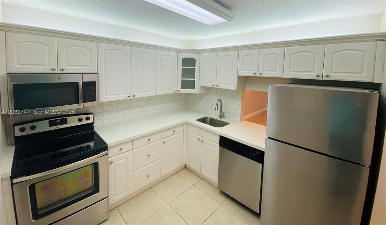For Rent: $2,000 (2 beds, 1 baths, 804 Square Feet)