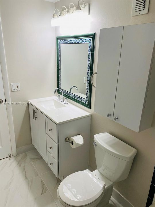 For Rent: $2,000 (2 beds, 1 baths, 804 Square Feet)