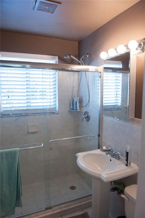For Rent: $2,300 (1 beds, 1 baths, 464 Square Feet)