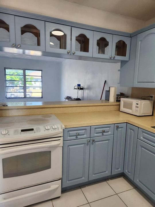 For Rent: $1,800 (1 beds, 1 baths, 644 Square Feet)