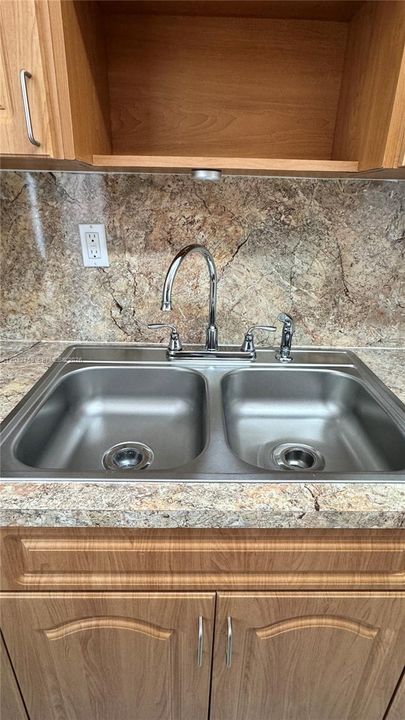 For Rent: $1,600 (1 beds, 1 baths, 591 Square Feet)