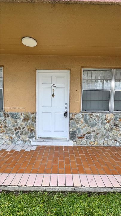 For Rent: $1,600 (1 beds, 1 baths, 591 Square Feet)