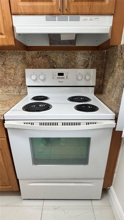 For Rent: $1,600 (1 beds, 1 baths, 591 Square Feet)