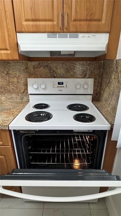 For Rent: $1,600 (1 beds, 1 baths, 591 Square Feet)