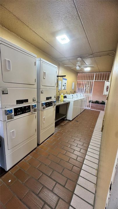 For Rent: $1,600 (1 beds, 1 baths, 591 Square Feet)