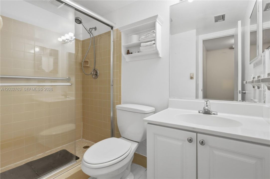 На продажу: $115,000 (2 спален, 2 ванн, 990 Квадратных фут)