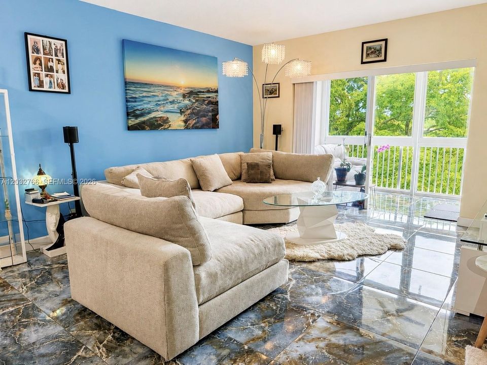 For Sale: $220,000 (2 beds, 2 baths, 1132 Square Feet)