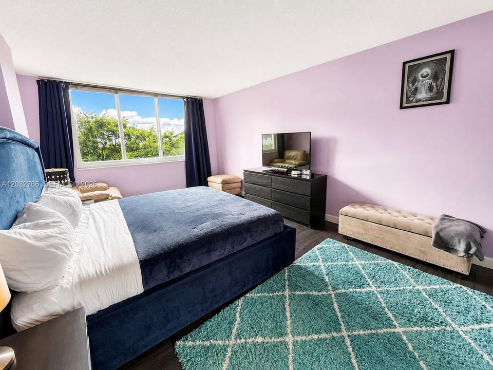 For Sale: $220,000 (2 beds, 2 baths, 1132 Square Feet)